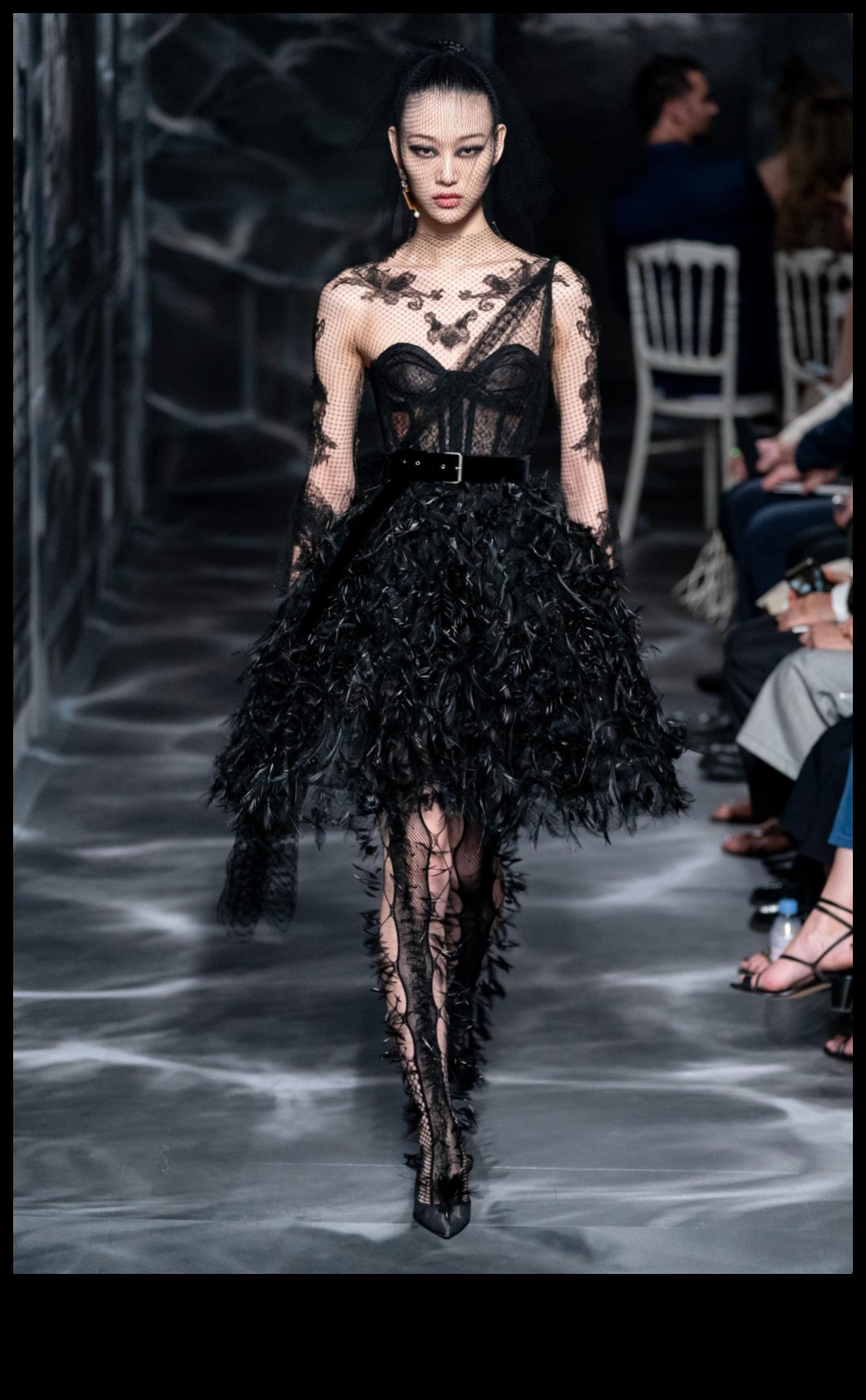 Augstais mantojums: vizuāla oda valdzinošās ikoniskās modes mūžīgajam mantojumam