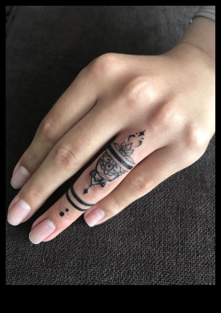 Savdabīgi čuksti: rotaļīgi elementi tetovējumu dizainā