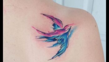 Hromatiski sapņi: akvareļu tetovējumi, kas apbur ar katru sitienu