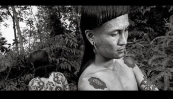 Tintes ceļojumi: kultūras izpēte par seniem ķermeņa rotājumiem