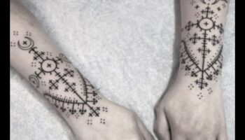 Sīki testamenti: nozīmīgi stāsti par plaukstas locītavu tetovējumiem