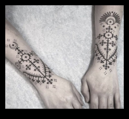 Sīki testamenti: nozīmīgi stāsti par plaukstas locītavu tetovējumiem